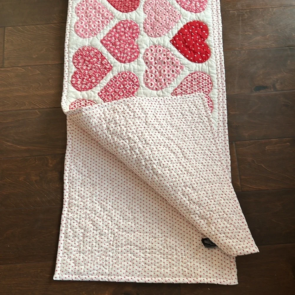Nicole Miller Valentines Day Quilted Table Runner Reversible Red Pink Hearts New